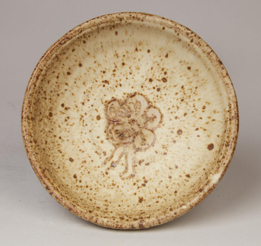 Front of Small bowl, 2022, Stoneware clay